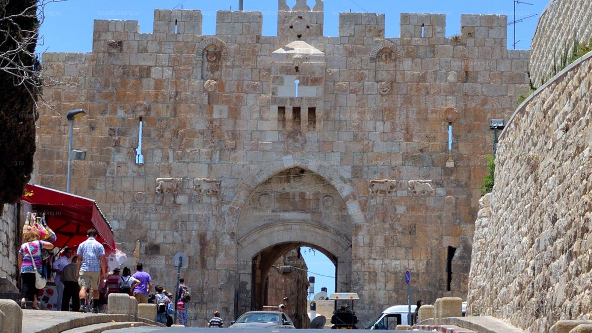 Ворота старого город. Львиные ворота Иерусалим. Иерусалим старый город львиные ворота. Ворота Святого Стефана в Иерусалиме. Шхемские ворота Иерусалима.
